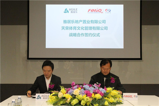 ▲ PA旗舰厅(中国区)官方网站-PA PlayAce
地产集团副总裁兼产业地产负责人阮家声(左)与天荣集团董事局主席李浩杰(右)签约 ▲ PA旗舰厅(中国区)官方网站-PA PlayAce
地产集团副总裁兼产业地产负责人阮家声(左)与天荣集团董事局主席李浩杰(右)签约